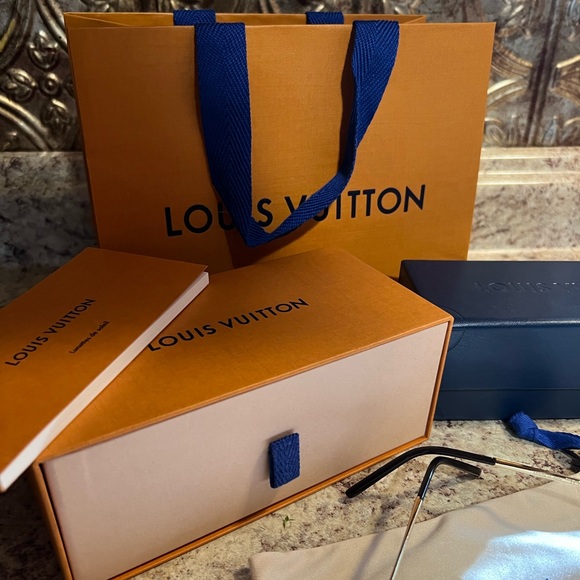 LOUIS VUITTON Clockwise Sunglasses Gold Monogram NWT - Picture 9 of 15